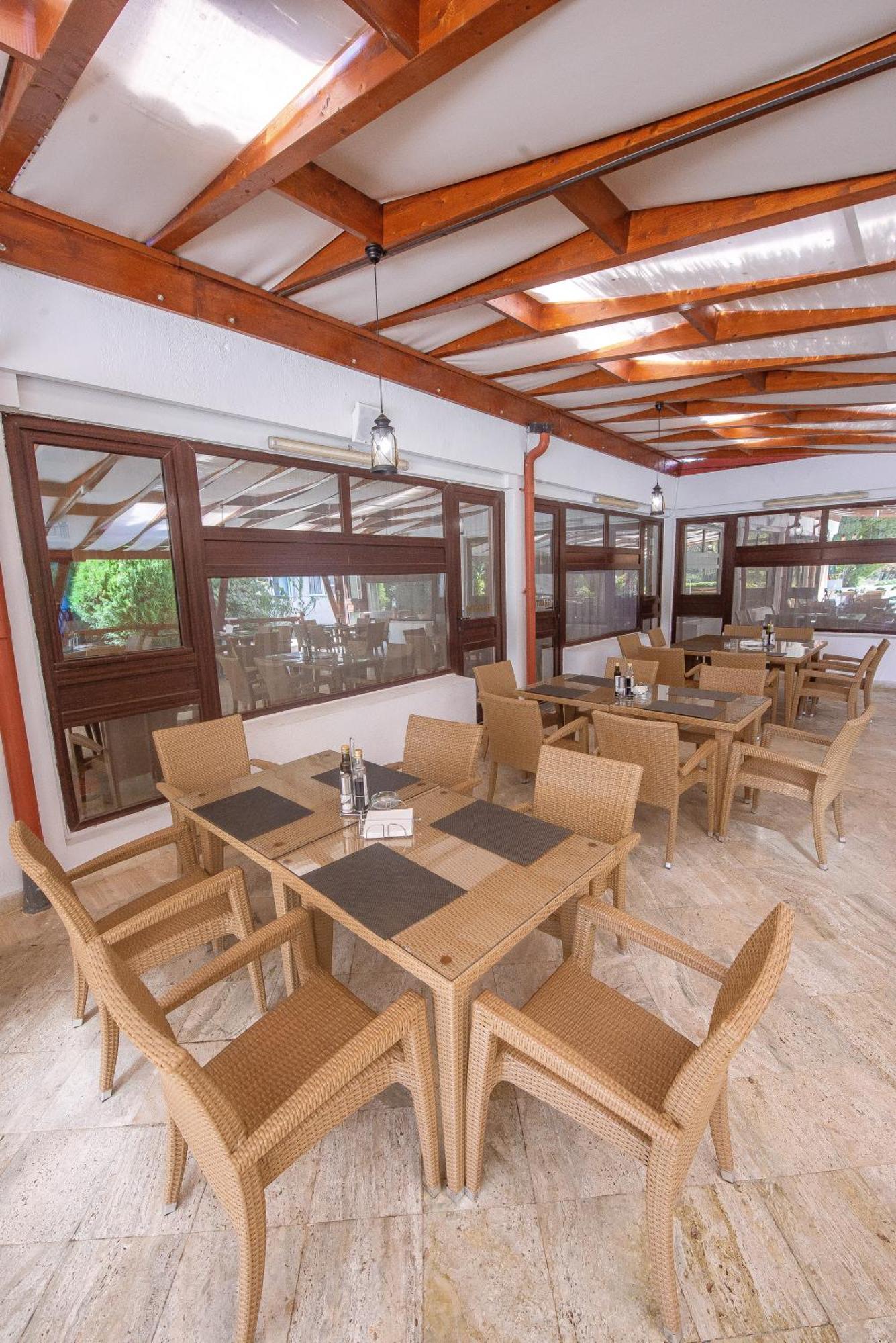 Hotel Doina เนพทุน ภายนอก รูปภาพ