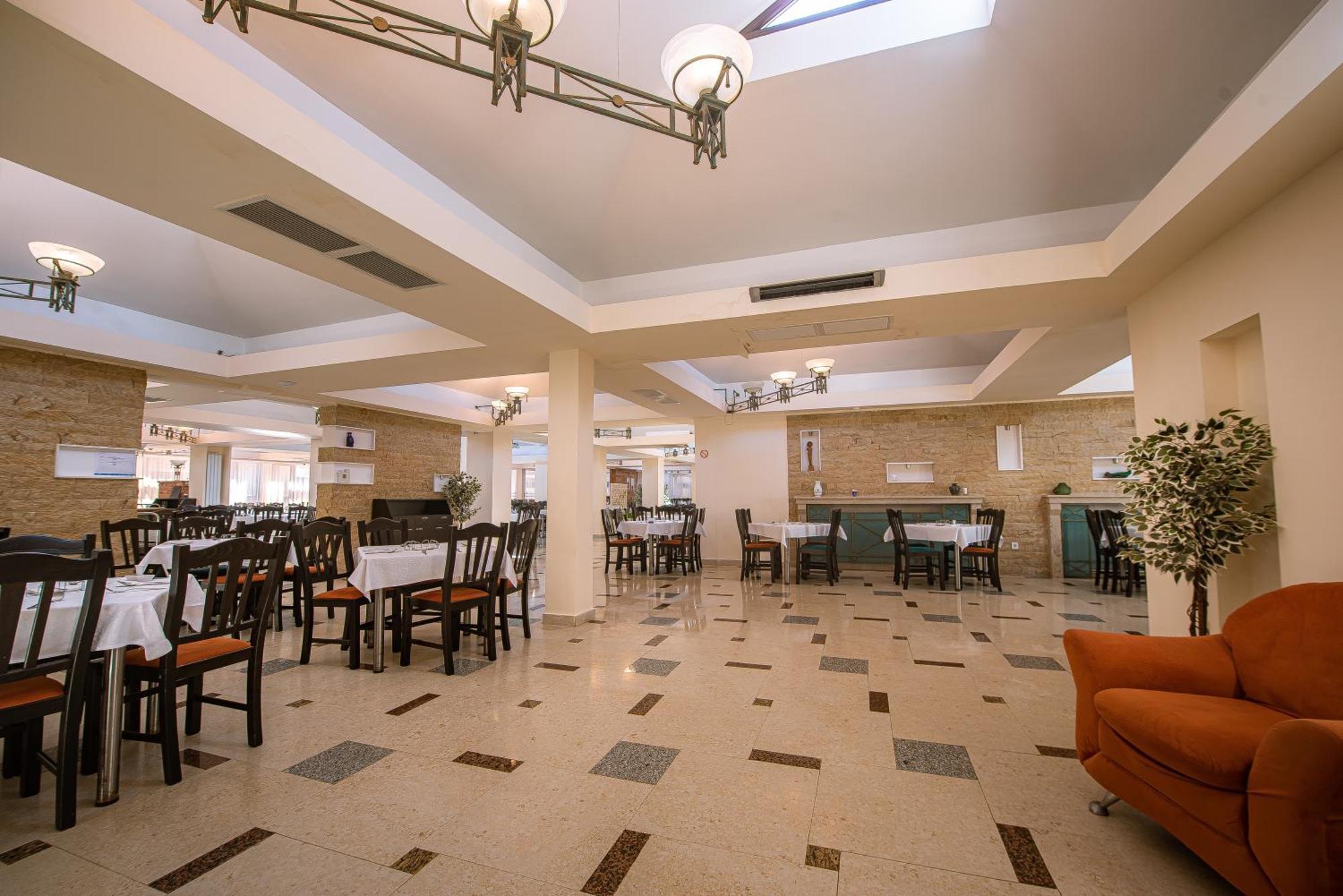 Hotel Doina เนพทุน ภายนอก รูปภาพ