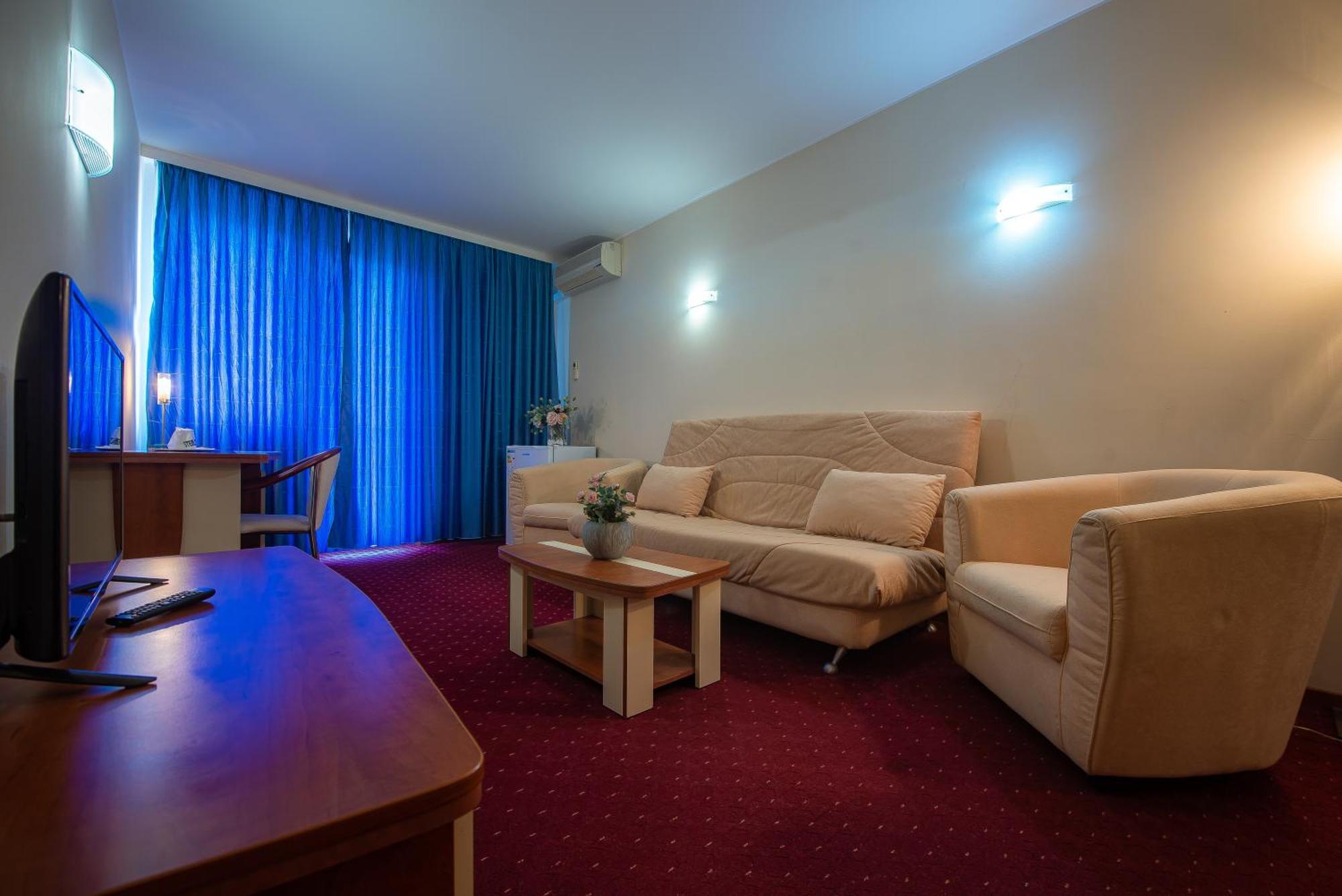 Hotel Doina เนพทุน ภายนอก รูปภาพ